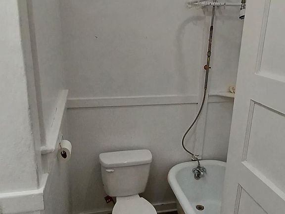 2nd image of 4059 8th Ave NE APT E