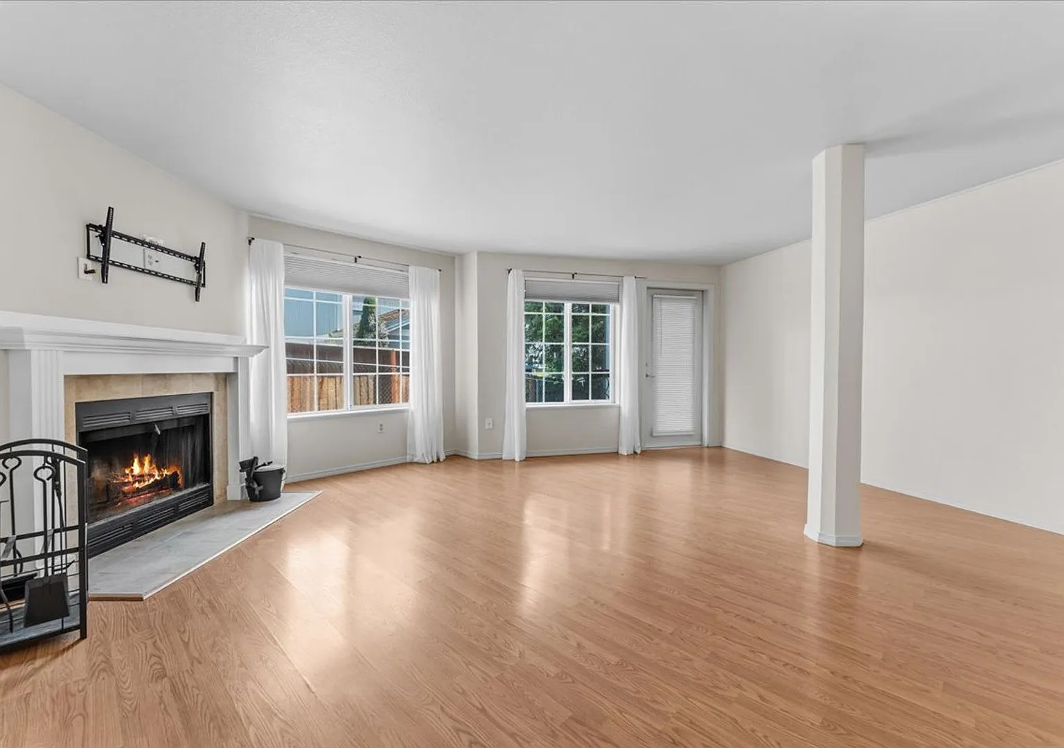 Spacious 3-bedroom condo in desirable Bethany neighborhood! — Photo 4