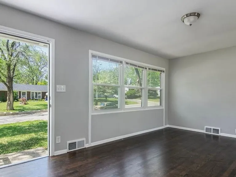 11427 Richmond Ave — Photo 3