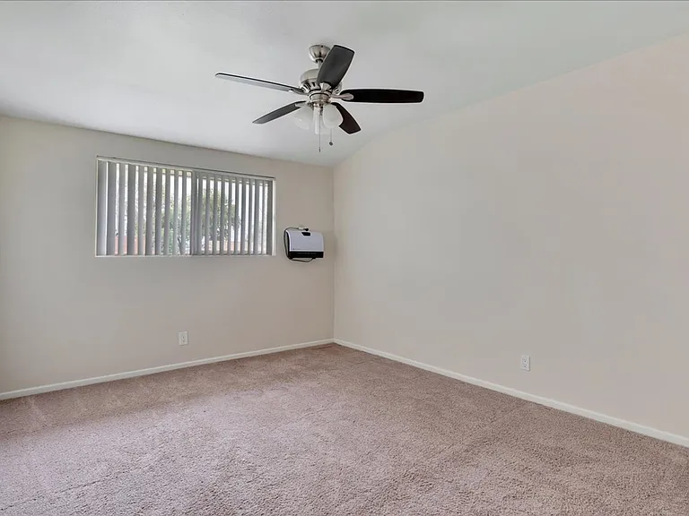 Melrose Place Apartments — Photo 26