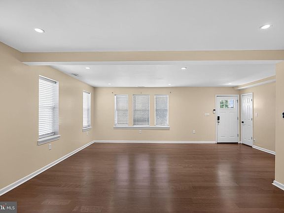 4th image of 2646 Jenkintown Rd