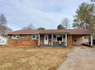 4201 Heatherstone Dr, Gastonia, NC 28056