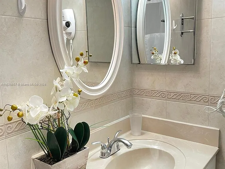 19201 Collins Ave #640 — Photo 9