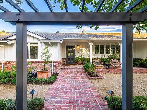 3rd image of 848 Santa Maria Way