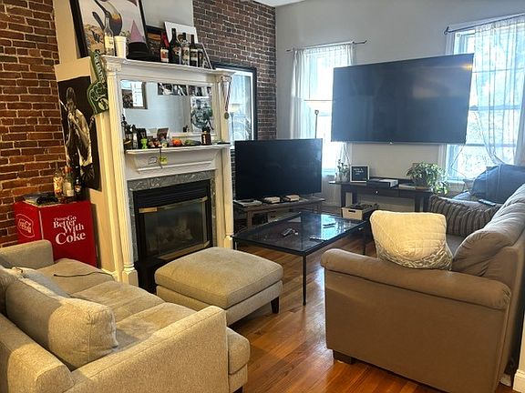 2nd image of 825 E 3rd St #1