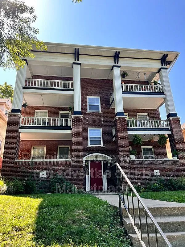 2 bed, 1.0 bath, 800 sqft, $895 — Photo 1