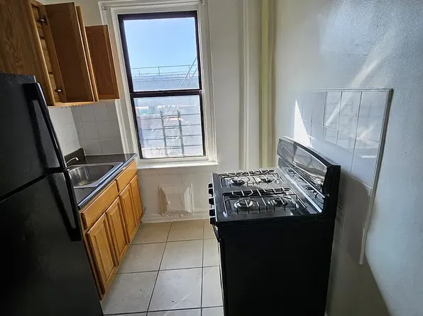 1 E 213th St #8E, Bronx, NY 10467