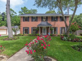 719 Nottingham Ln, Dickinson, TX 77539