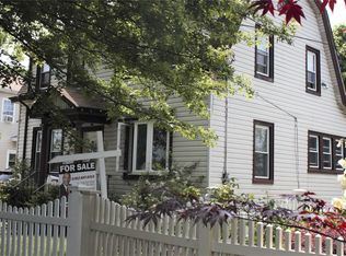 106 E Milton St, Freeport, NY 11520