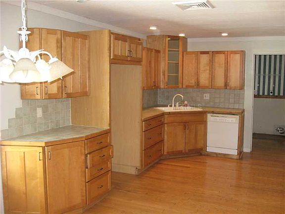 3rd image of 7218 Meadowbrook Dr