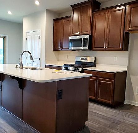 5th image of 214 Timber Forest Ln