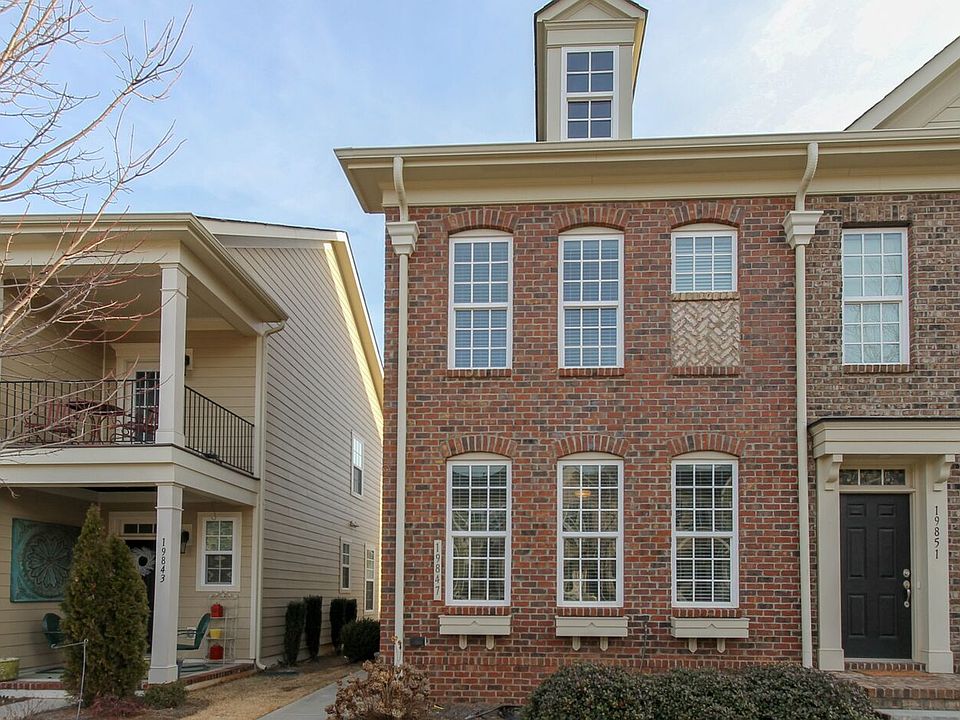 Exterior(Front door on side)