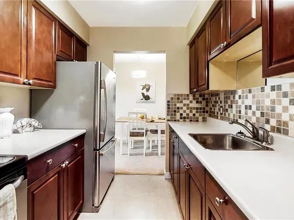 1597 Midgard Ave #303, Saanich, BC V8P 2Y2