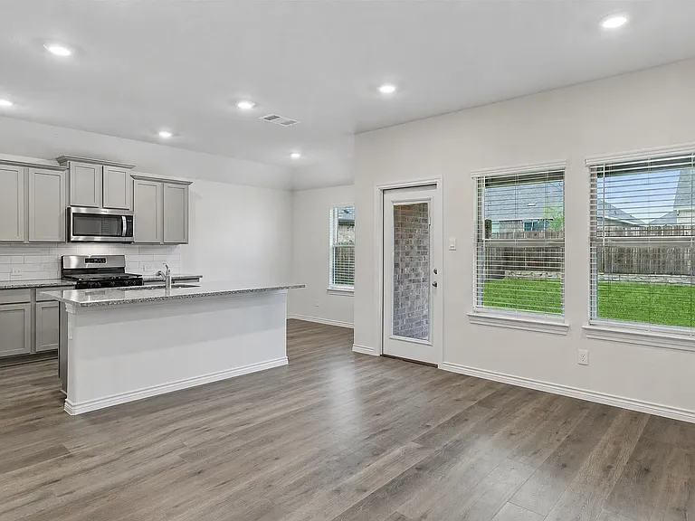 9721 Daisy Mae Ln — Photo 3