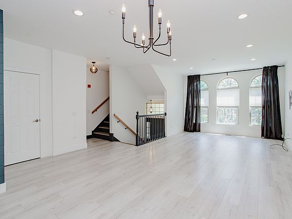 5th image of 725 Prestwick Ln