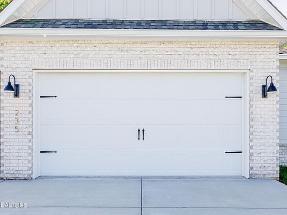 3rd image of 235 Clover Cir