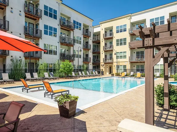 1400 Main St at Southpointe Town Center