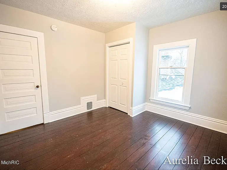 420 Lincoln Ave NW — Photo 19