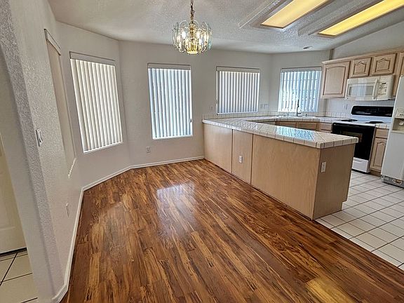 5th image of 3205 Kiowa Blvd N