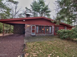 61 Greenwood Rd, Lake Harmony, PA 18624