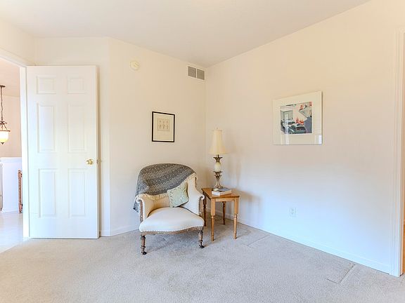4th image of 2654 Cascade Place Dr SE