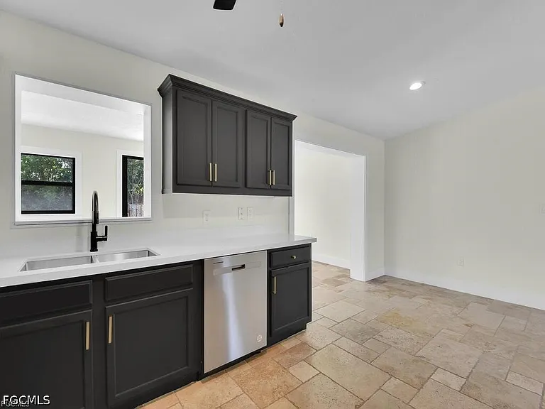 2224 Aldridge Ave — Photo 6