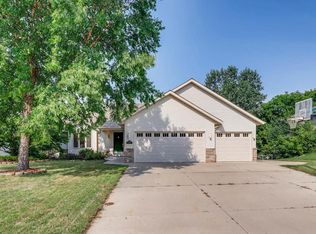 15007 Oakcrest Ct, Savage, MN 55378