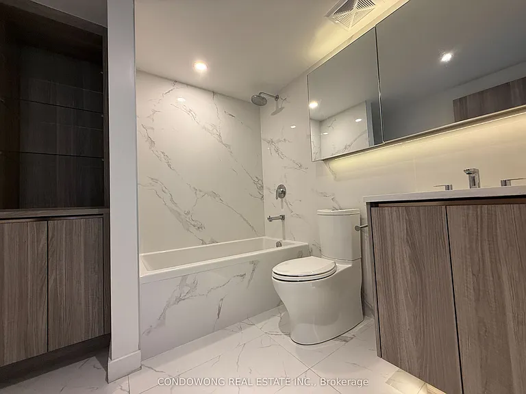 25 McMahon Dr #1807 — Photo 10