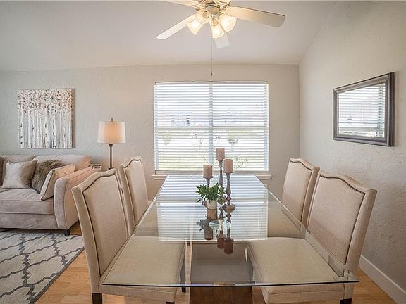 3rd image of 201 Flushing Quail Dr