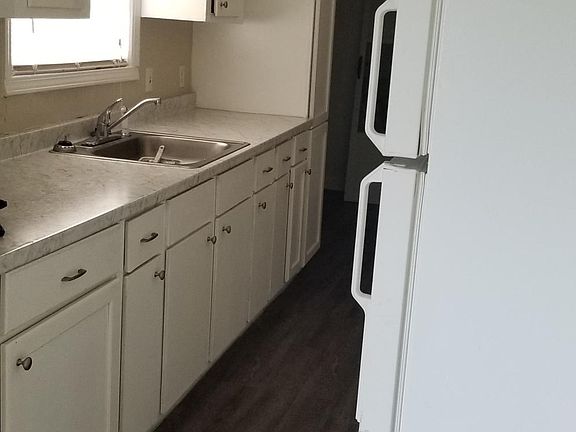 2nd image of 408 Redwood Ct