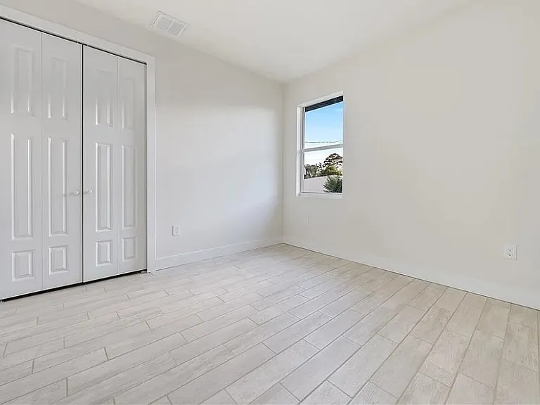2719 42nd St W — Photo 10