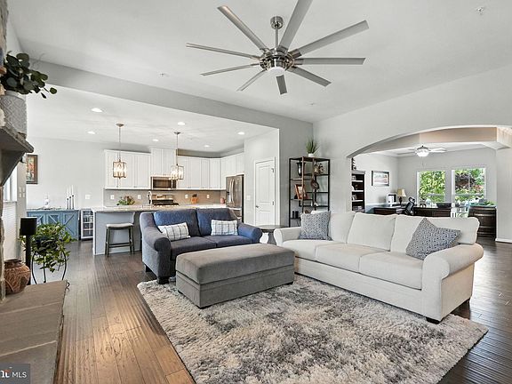 4th image of 2509 Sweet Clover Ct