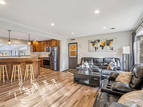 3rd image of S9061 Meadowdale Road