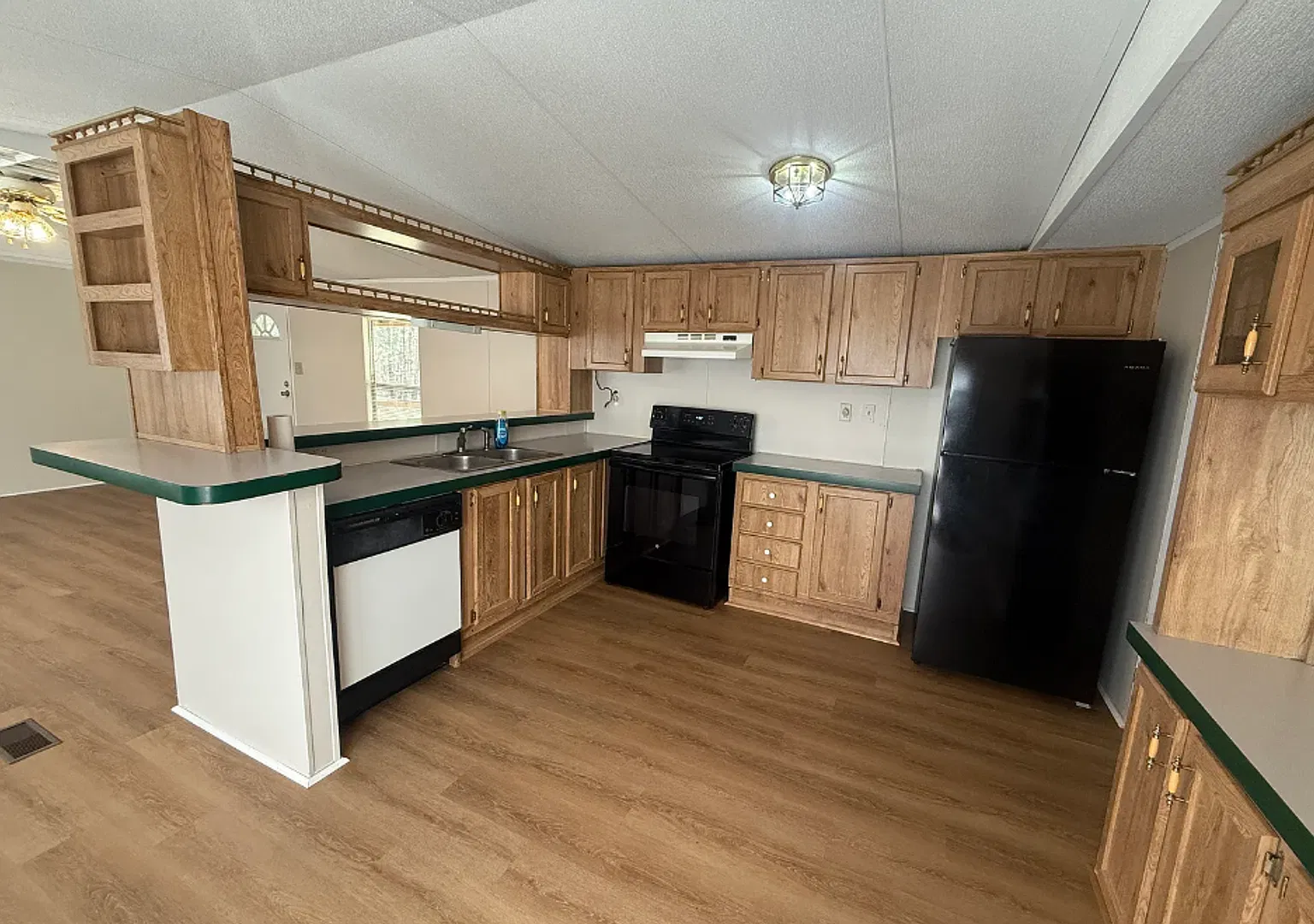 Charming Country Living 3BR, 2BA Home with Acreage — Photo 2