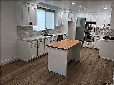 2nd image of 160833 Halsted St