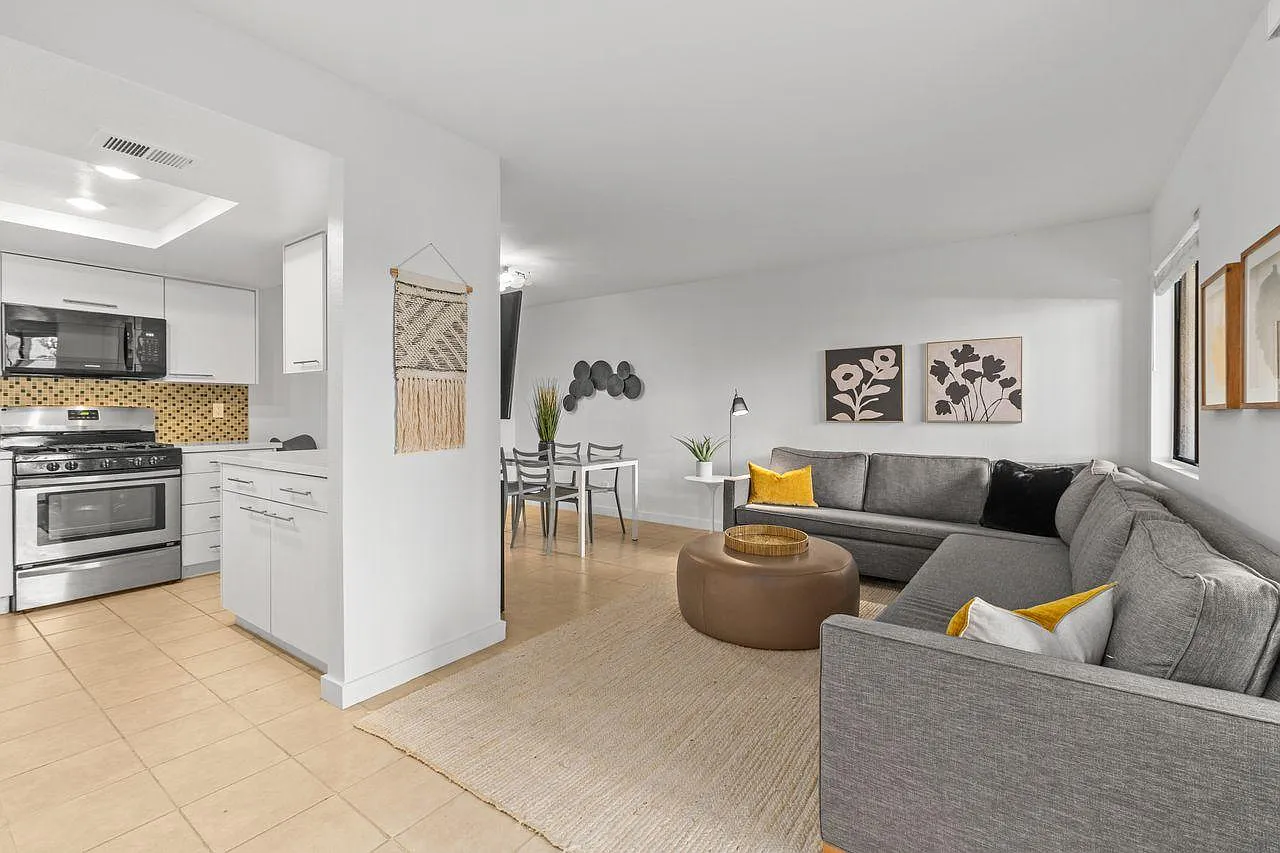 2 bed, 913 sqft, $3,450 — Photo 3