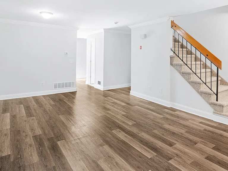103 Orchard Meadows Dr — Photo 3