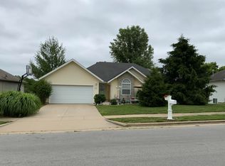 1674 S Canton Ave, Springfield, MO 65802
