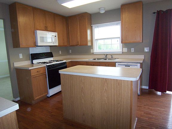 KItchen w Island