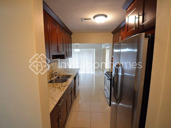 4th image of 4902 Banyan Ln