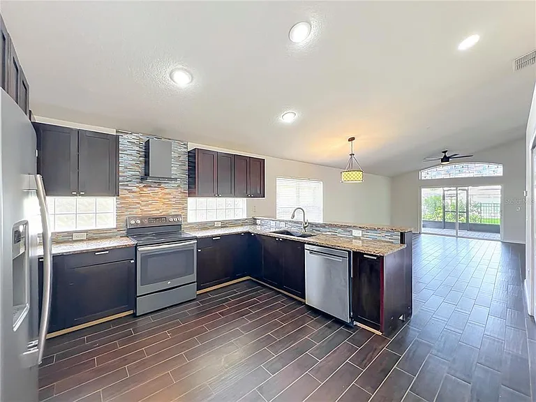 1045 Willow Branch Dr — Photo 14