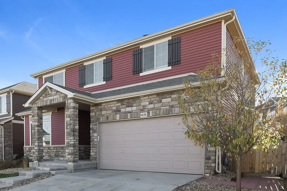4 bed, 2.5 bath, 2756 sqft, $4,930 — Photo 2