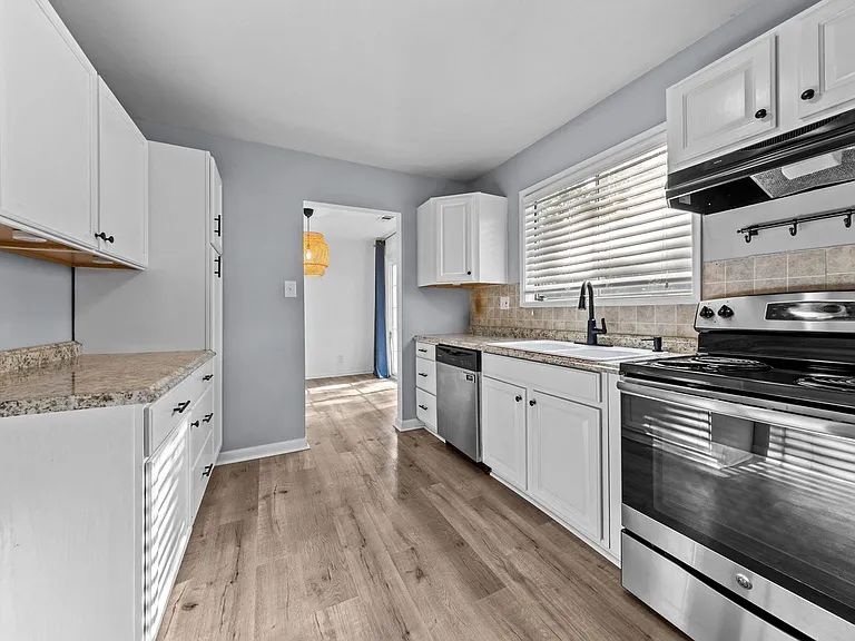 413 Catalina Ave — Photo 7