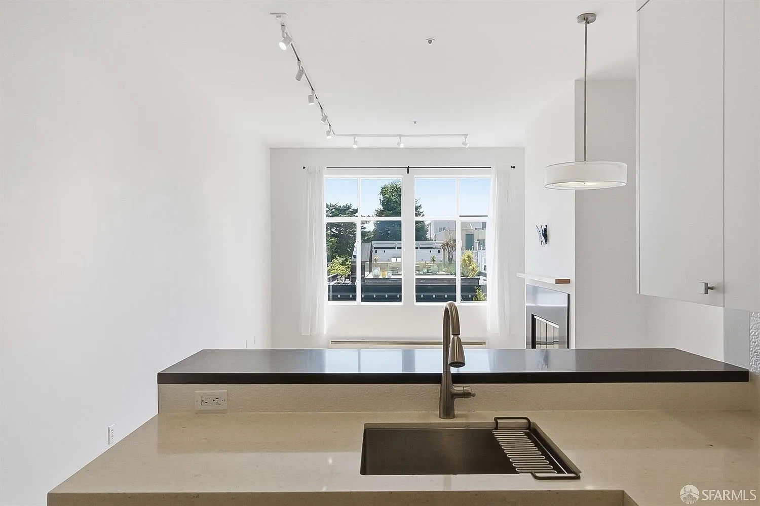 165 Russ St - Photo 7