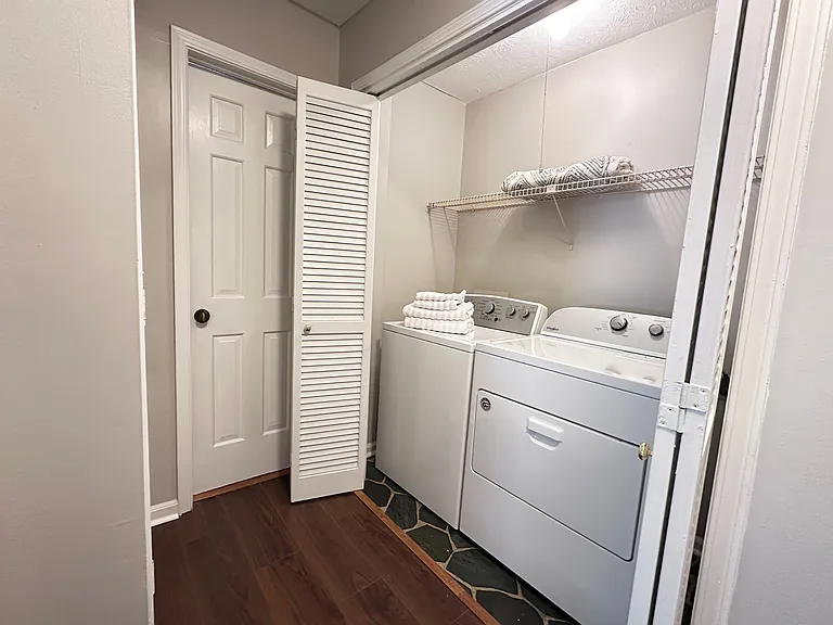 728 Somerset Ct — Photo 17