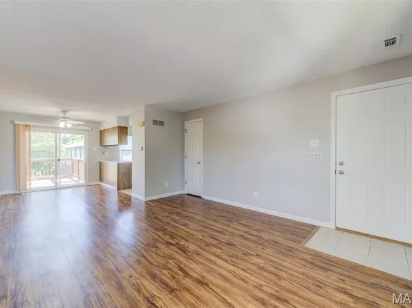 2200 Willott Rd APT I, Saint Peters, MO 63376