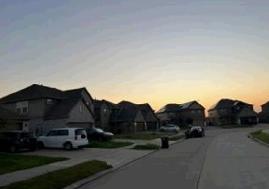 Exterior Neighborhood (street photo)