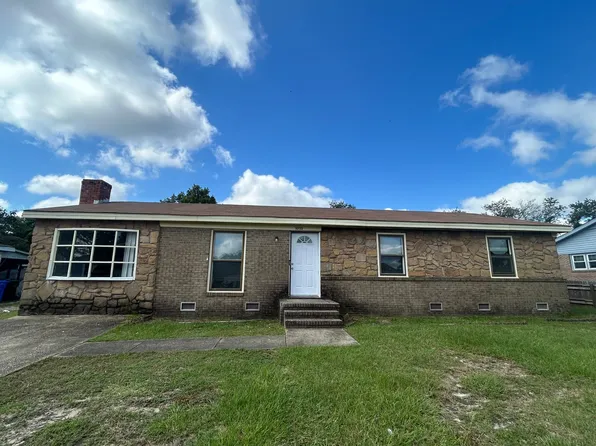 5752 Edmeston Dr, Fayetteville, NC 28311