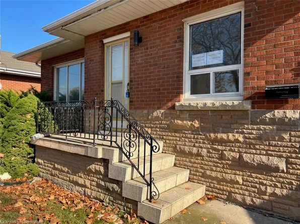 398 Talbot St, Hamilton, ON L8H 6T4