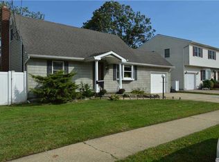 25 Concord Ave, Bethpage, NY 11714